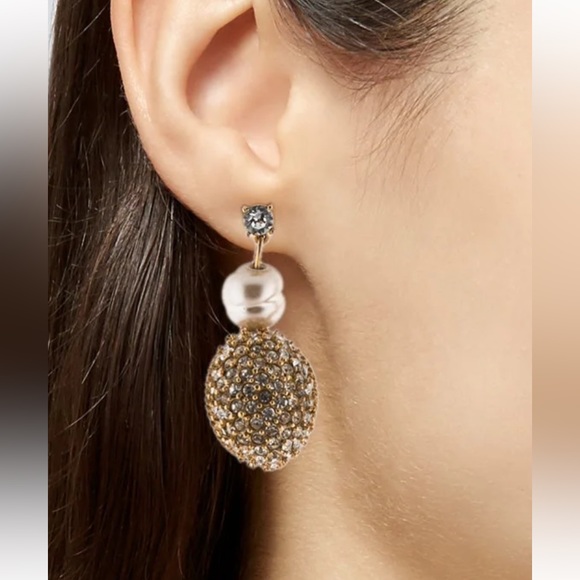 Oscar de la renta gold plated faux pearl earrings - Picture 5 of 7